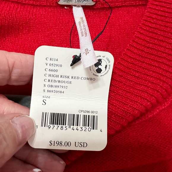 NWT FREE PEOPLE 100% Cashmere Red Pullover Sweater. Size Small fits up to Large. - Picture 3 of 8
